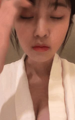 썸녀 목욕 가운 입은 문월 자기 가슴 주물럭 썸녀 목욕 가운 입은 문월 자기 가슴 주물럭